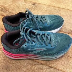 *WORN ONCE* Brooks | Ghost Max 2